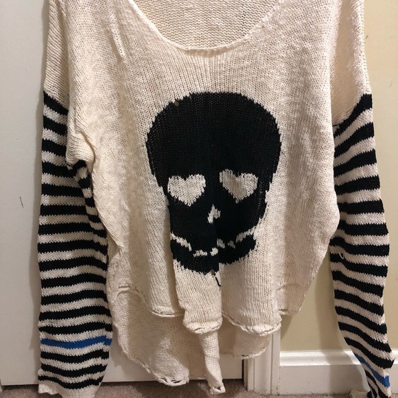 Sweater - Picture 1 of 4